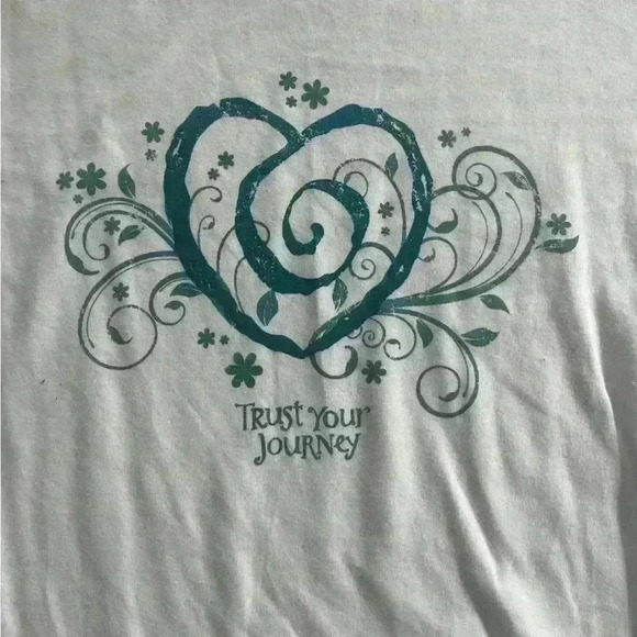 Adorable White trust your journey long sleeve graphic top size large! - Picture 1 of 4